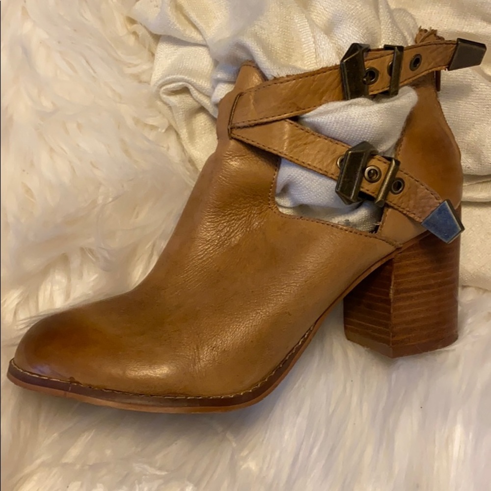 Ankle boots w/cute cutouts